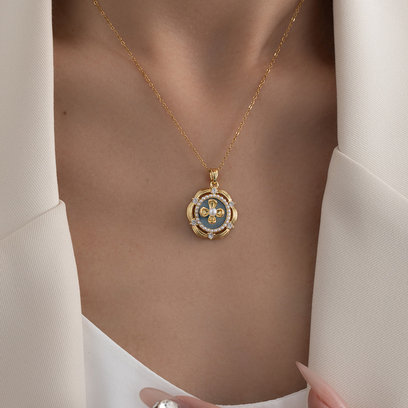 Collier pendentif rose à quatre pétales style français pour femme, design original et tendance, en acier titane effet goutte d'huile._voghion.com