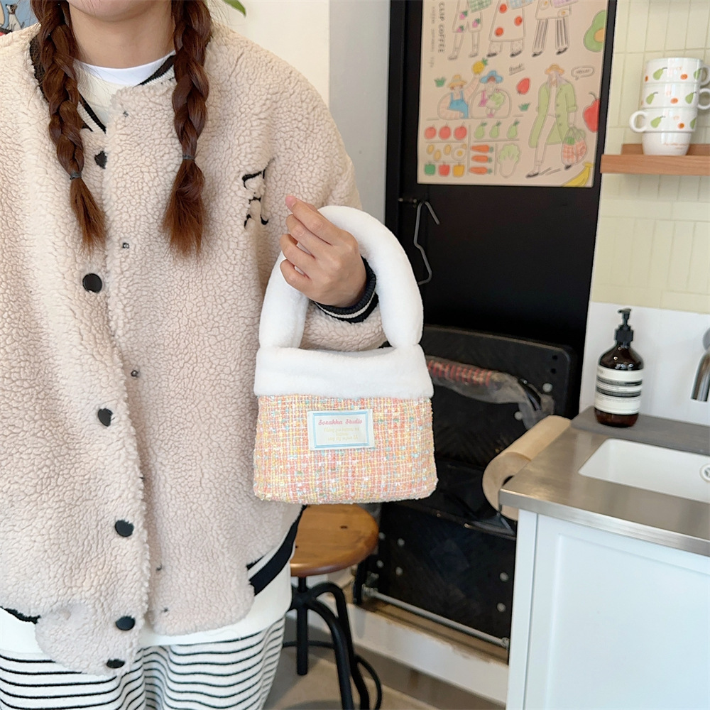311203 Plush Bag for Women's Winter 2023 New Autumn and winter, fluffy hand-held woolen bucket bag, hand-held bag undefined