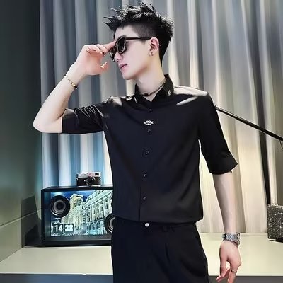 Store owner Korean style men's crew neck shirt, model empty uniform, night club bar hairstyle, designer sense, niche, oversized