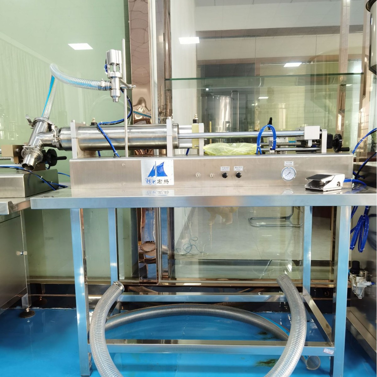 ����Զ���ֱ������Һ���װ������ˮ�ƾ�ʳƷ������װ��