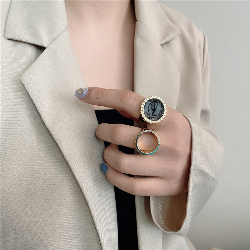 Fashion Geometric Metal Black Agate Ring display picture 4