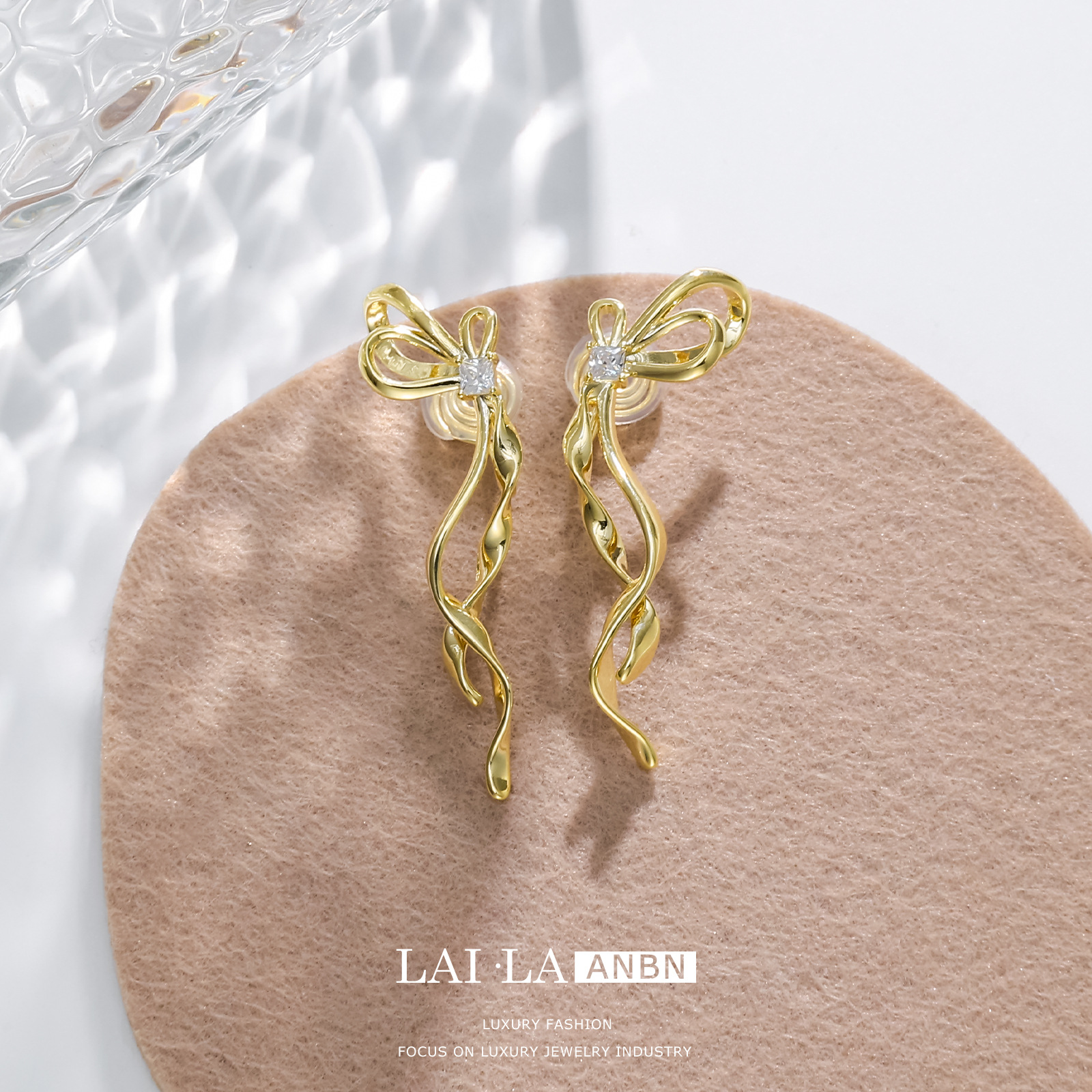 Cinta flexible de metal arco mosquito bobina oreja clip hembra earless pendientes de alto grado hembra zircon pendientes al por mayor