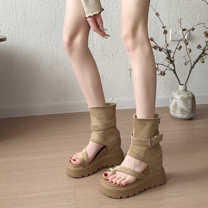 Red en línea aumentando la altura de la pendiente de talón de dedos de las sandalias romanas para mujeres 2026 nuevos pantalones de verano botas botas Martin botas cortas