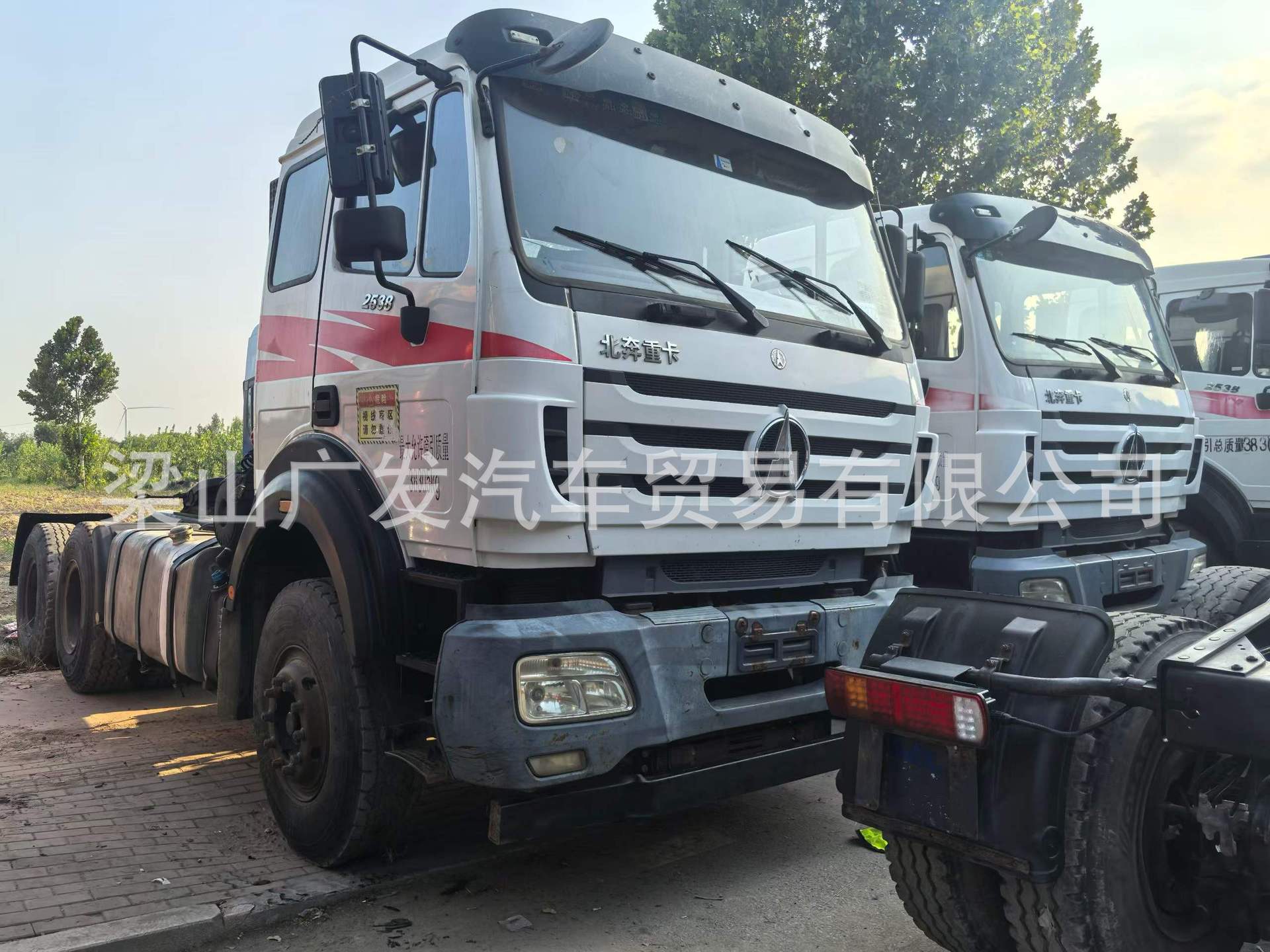 Used Beiben heavy-duty truck tractor head, 6x4 dual-drive diesel semi-trailer truck, in excellent new condition, suitable for export