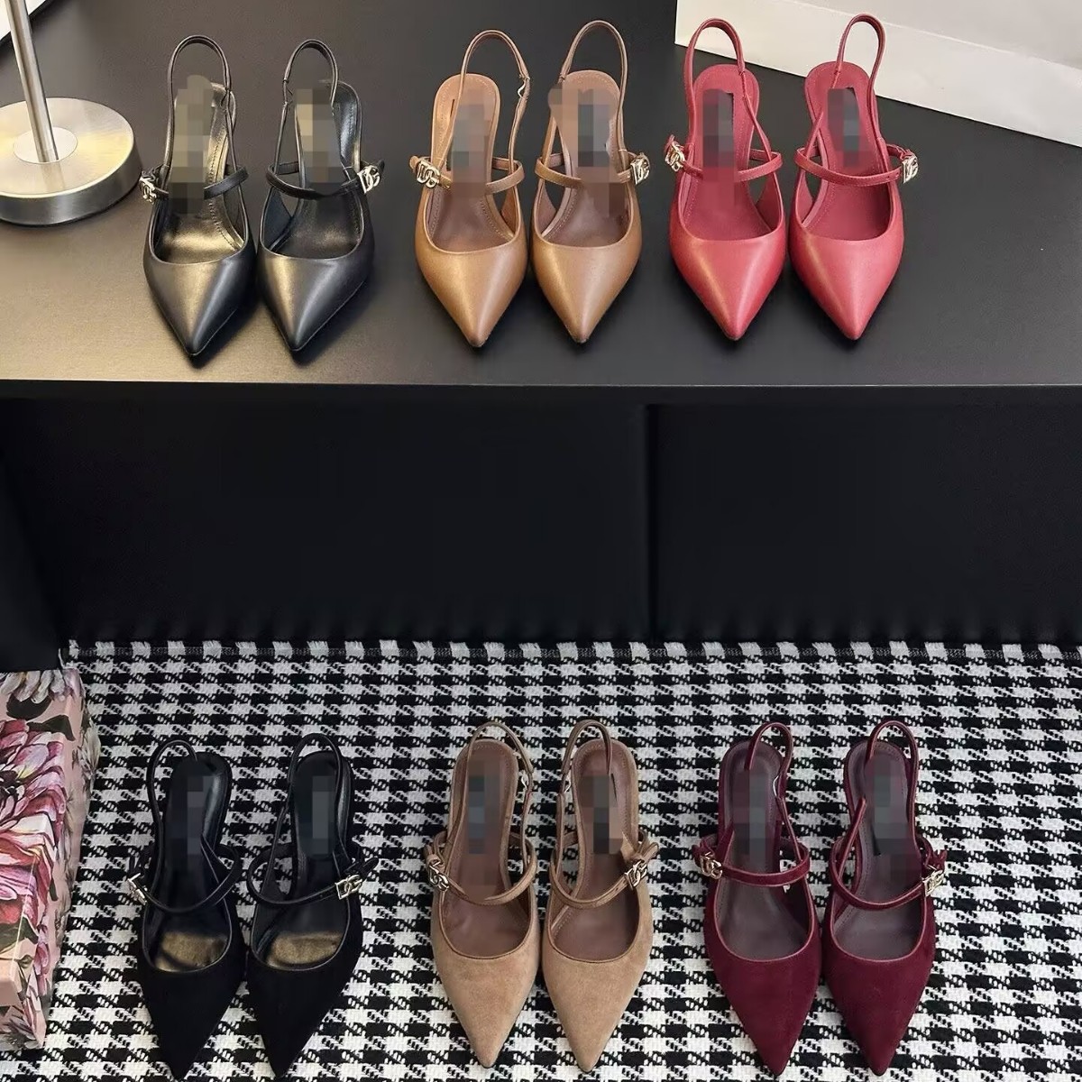 Qadın uclu burunlu yüksək dabanlı sandal, toqqalı