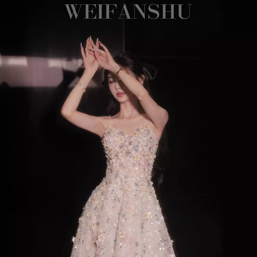 Vestido de noche atractivo otoño / verano 2025, nuevo vestido privado de flores industria pesada, vestido de fiesta dulce