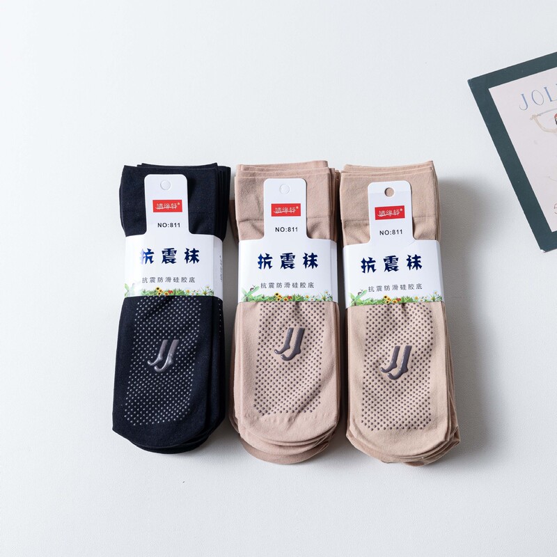 Non-Slip Silicone Bottom Velvet Socks, Anti-Snagging Thickened Stockings, Short Women's Stockings, Thick Style for Autumn and Winter, Wholesale from Manufacturer