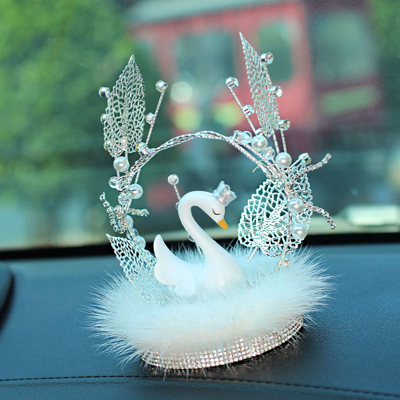 Decoración de coche pareja creativa cisne coche consola central decoración ins accesorios de coche femenino