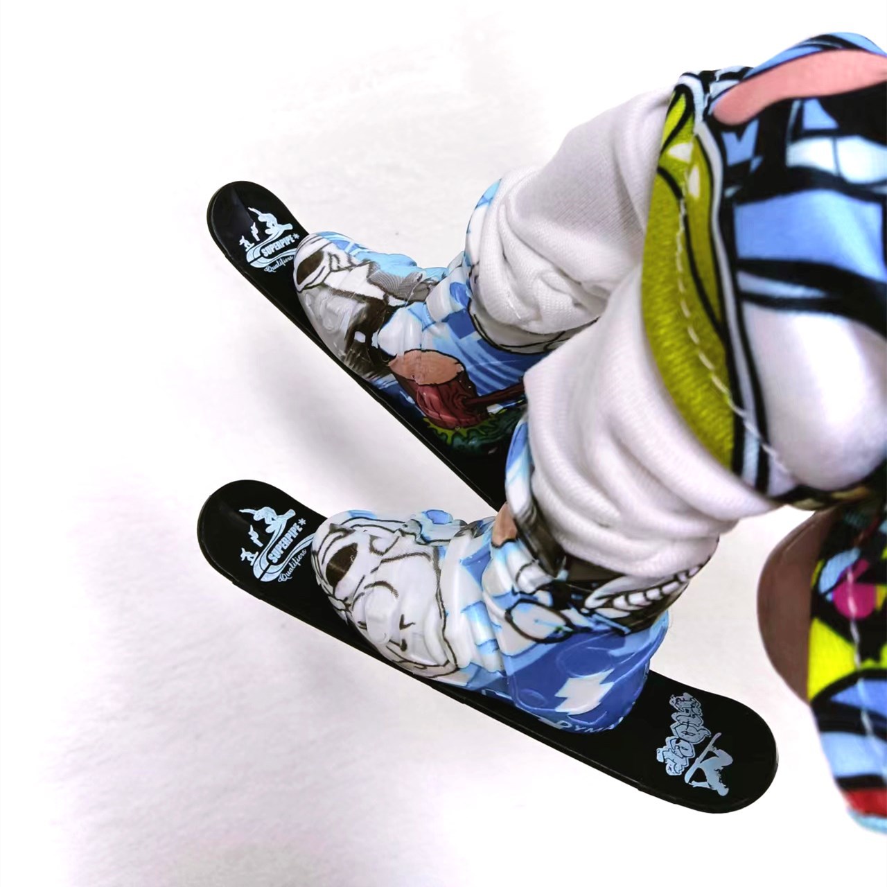 Finger Shoes Are a Fun Snow Toy, Snow Clips, Alloy Finger Skates, Youth Fingertip Skiing