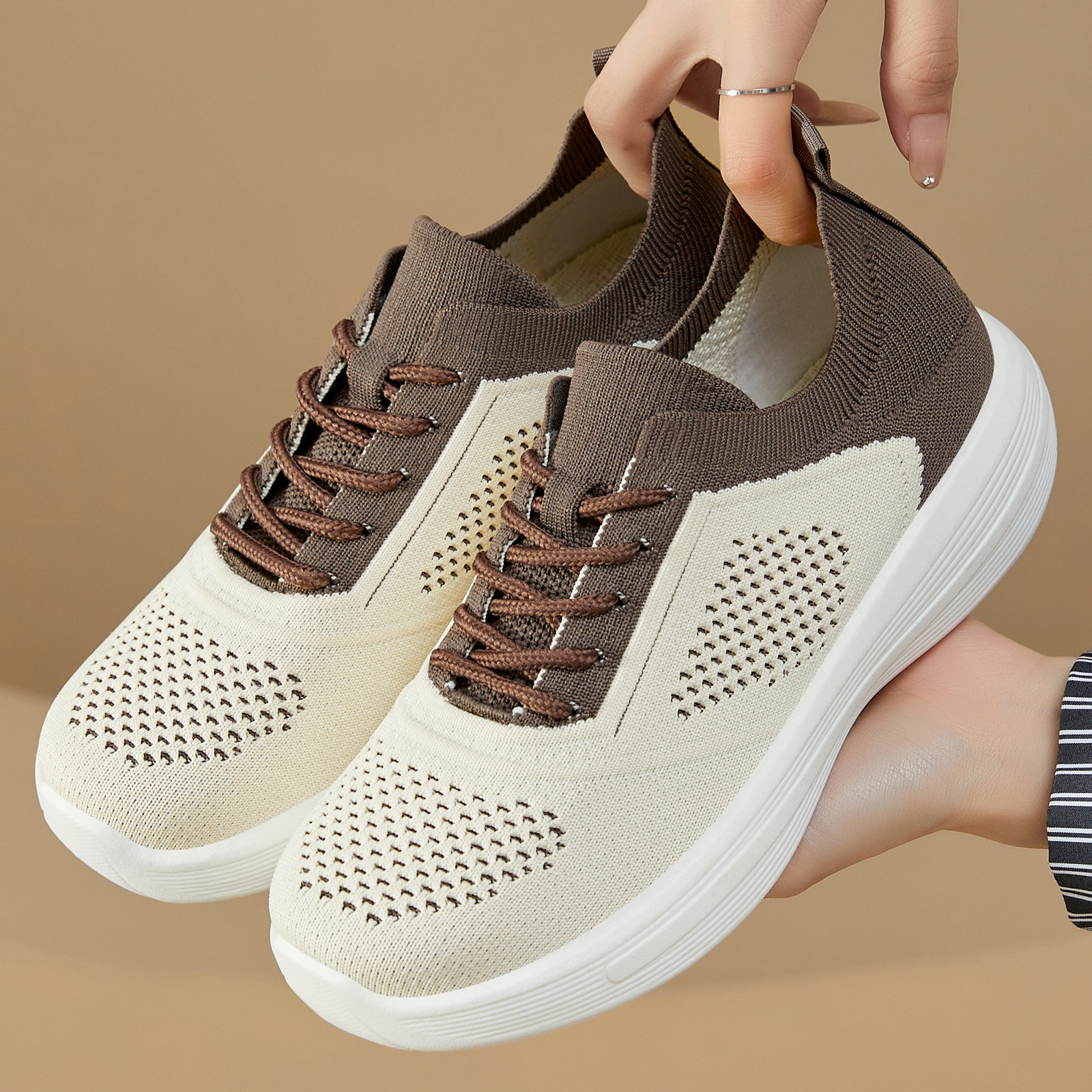 Zapatos de mujer 2026 verano nuevos zapatos deportivos de malla soleada zapatos casuales transpirables zapatos de caminar versátiles