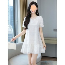 白色圆领连衣裙女夏季2023新款宽松显瘦遮肉刺绣钉珠小个子字裙