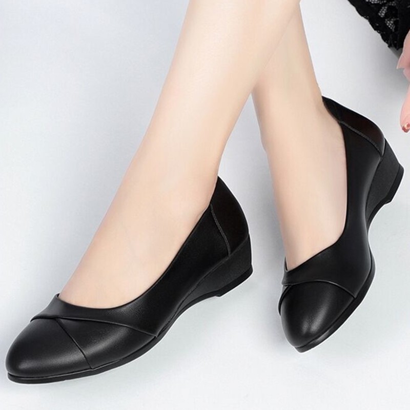 2026 nuevo verano de cabeza redonda zapatos de talón de pendiente de moda universal de trabajo madre zapatos de cuero de mujer