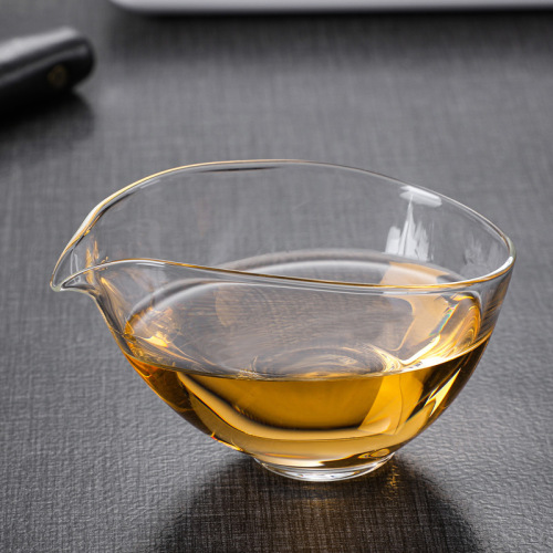 Household Japanese-style star and moon male cup, high temperature resistant glass tea sea tea divider, Kung Fu tea set accessories, high-end tea sea male cup