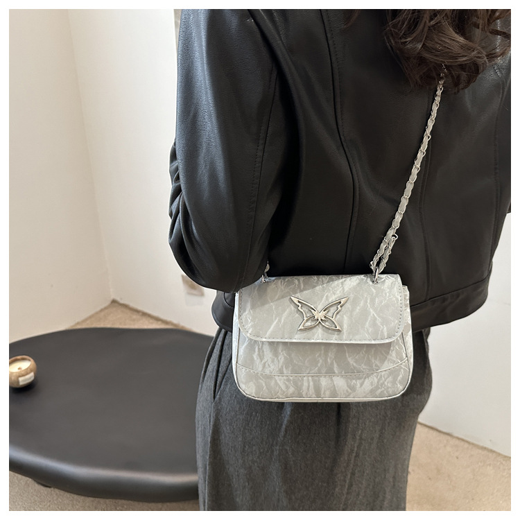 This is a trendy, casual, fashionable and simple crossbody bag for women with a niche design in the autumn of 2024 undefined