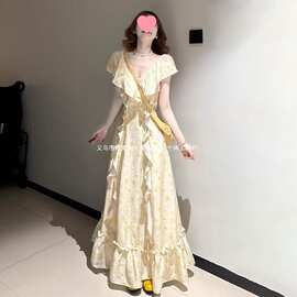 2026新款荷叶边v领黄色碎花连衣裙子女夏季法式温柔气质收腰长裙
