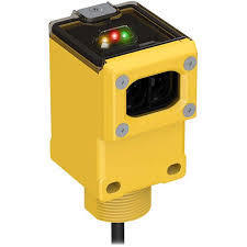 Banner rugged rectangular sensor Q45VR2LV full range bargaining
