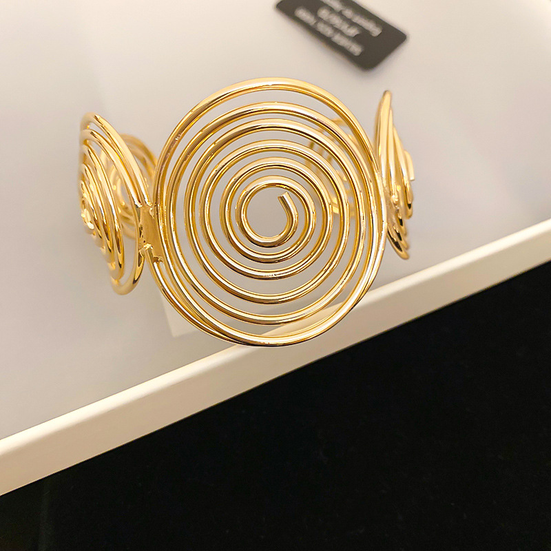 Pulsera de onda de metal transfronteriza europea y americana, pulsera de alta gama de moda de nicho, estilo ins, joyería de temperamento de lujo ligero al por mayor