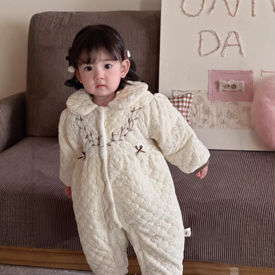 2024 nuevo bebé invierno niña bebé bordado lazo cálido cómodo y grueso lindo mono de bebé