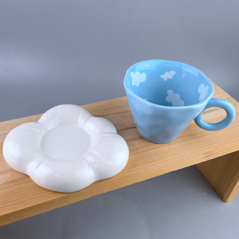 Taza de nube de cerámica Taza de cerámica de alto valor Taza de cerámica irregular pellizcada a mano Taza de café de tulipán Taza de agua