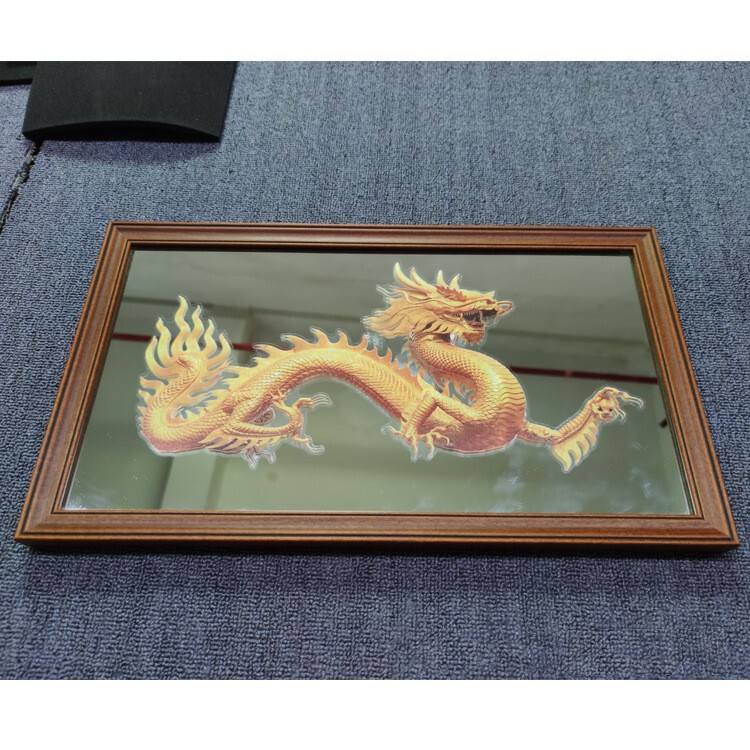 Custom-Made Wooden Bar Mirror Frame with Framed Glass Lens, Printed Etched Pattern Mirror, Silk-Screened Logo Custom-Made Wooden Bar Mirror Frame with Framed Glass Lens, Printed Etched Pattern Mirror, Silk-Screened Logo
