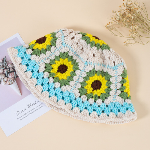 Japanese-style retro hole flower handmade knitted winter hat for women, sweet and versatile, haircap to make the face look smaller, trendy