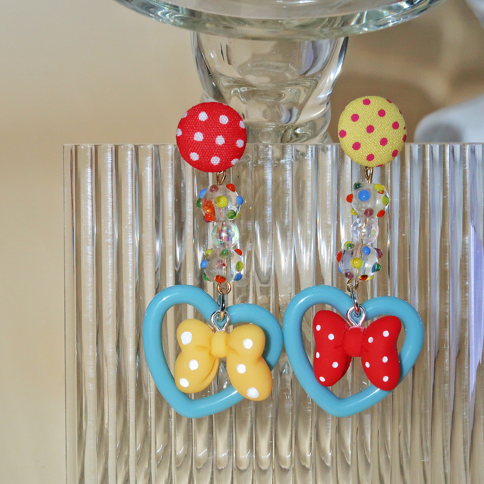 1 Pair Simple Style Cherry Heart Shape Bow Knot Arylic Drop Earrings display picture 3