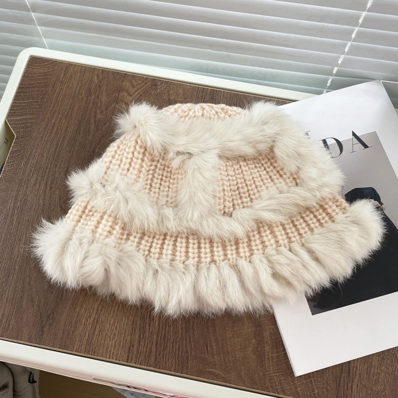 베이지색 토끼털 니트 모자
