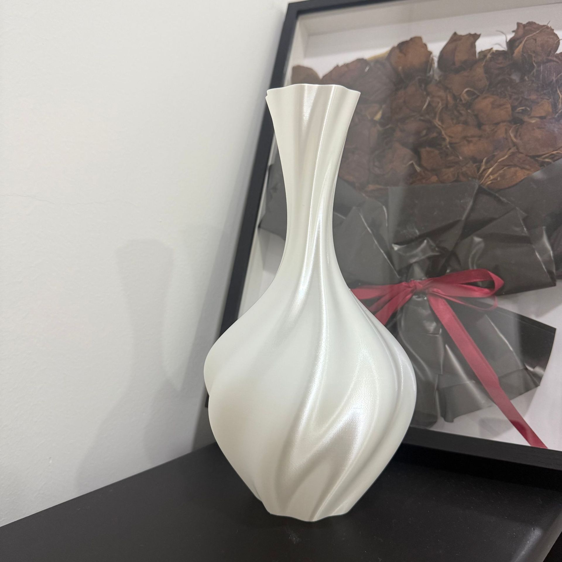 Nuevo arte abstracto jarrón retorcido retrógrado decoración floral ornamentos nórdicos simple inswind impresión 3D lujosa ligera