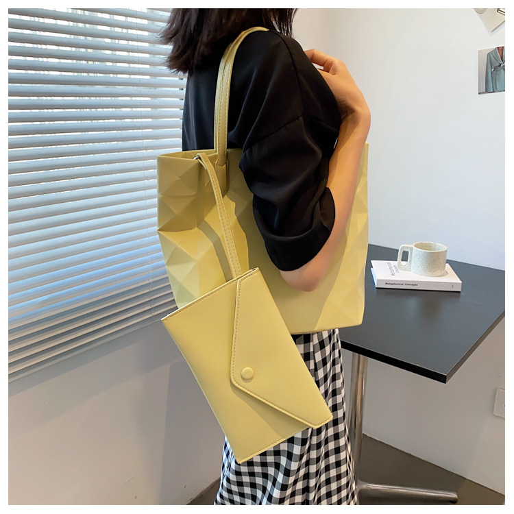 Niche design irregular largecapacity bag 2021 new trendy tote bag shoulder messenger bagpicture43