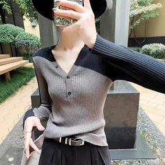 哥家商场同款女装2025秋季气质轻熟纽扣v领针织衫拼色坑条修身