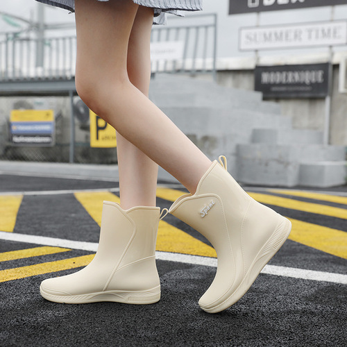 Korean-style women's mid-calf rain boots, waterproof, fashionable, outerwear flat, kitchen slip-resistant, wear-resistant work glue shoe, car washing