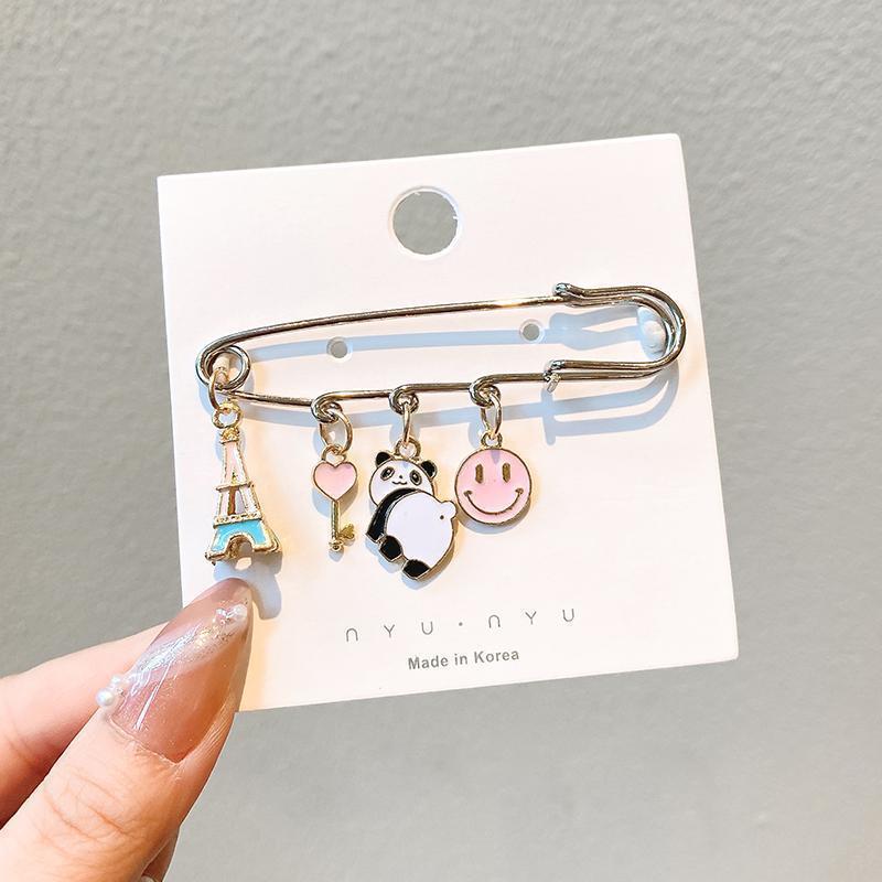 Lindo broche japonés ins moda anti-exposición ropa fija oso fresa dibujos animados pin bolsa accesorios para mujeres