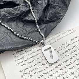 钛钢素款不锈钢中性幸运7字吊坠项链锁骨链原宿ins不褪色简约百搭