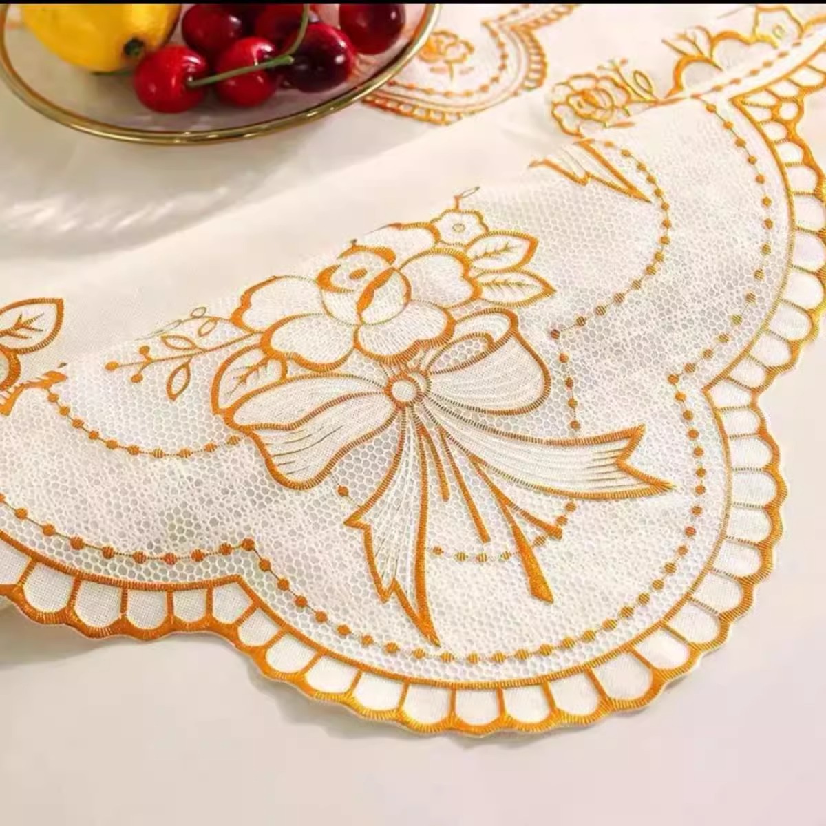 Tapis de table rectangulaire imperméable, résistant à l'huile, infroissable et résistant à la chaleur, en plastique, avec revêtement doré, idéal pour le salon._voghion.com