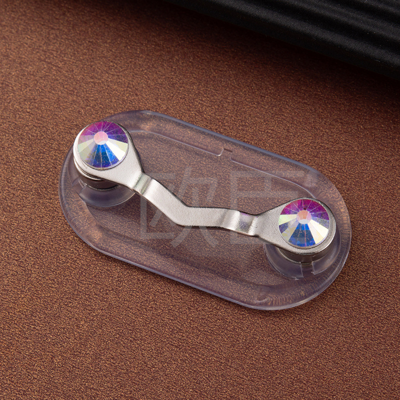 クロスボーダー爆型磁気眼鏡スタンド磁気吸引v型ブローチ工番札棚クリエイティブ磁気服イヤホンクリップ