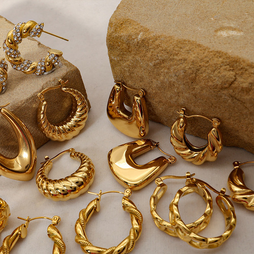 ins European and American Internet celebrity simple twist U-shaped titanium steel earrings non-fading 18K real gold plated fashion versatile earrings for women