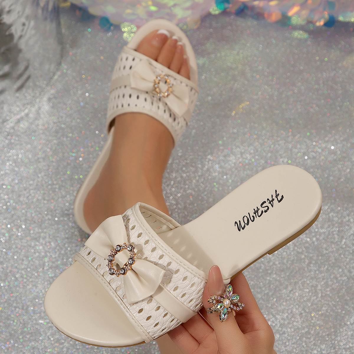 Sandalias Planas para Mujer de Cuero Sintético Cómodas con Decoración Metálica para Uso Diario