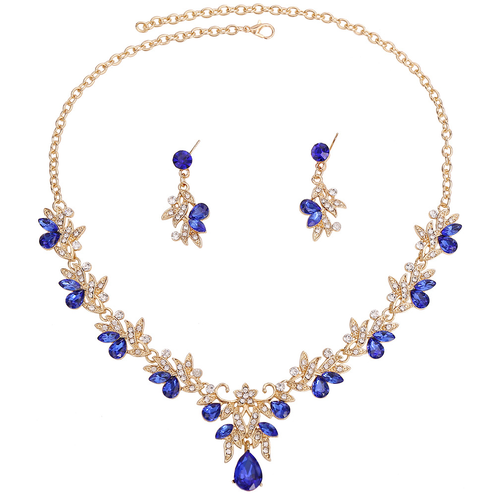 fashionable necklace and earrings for bride