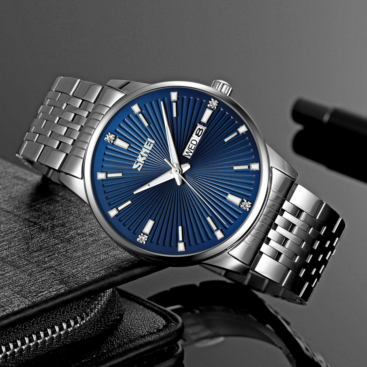 Momento de reloj de hombre de negocios impermeable nocturna doble calendario relojes de cuarzo transfronterizos relojes de hombre comercio exterior al por mayor