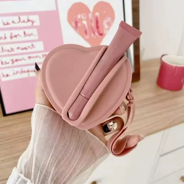 Influencer-approved rhode lipstick and lip gloss heart-shaped silicone pouch, compact coin purse, heart-shaped makeup bag, eyeshadow case