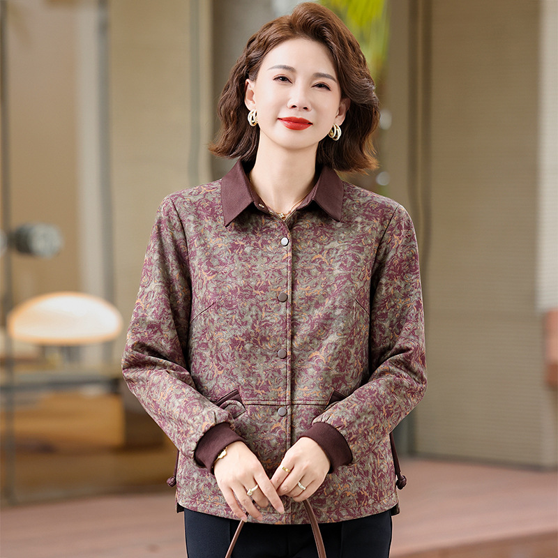 2025新款中年妈妈装外套洋气时尚中老年女装春秋休闲翻领薄款外套