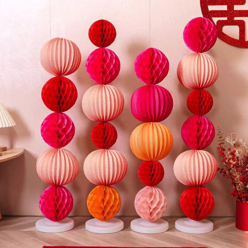 Yisheng Bola de panal Columna Decoración de la sala de bodas Conjunto de decoración de la ceremonia de boda Casa nueva para hombres y mujeres Dormitorio Sala de estar Pared de fondo