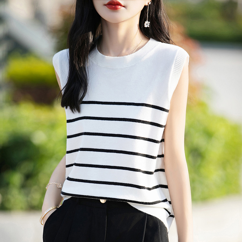 French Chic Striped Sleeveless Ice Silk Knit Top for Women, Summer Thin Style, Age-Reducing, Stylish and Beautiful Tank Top