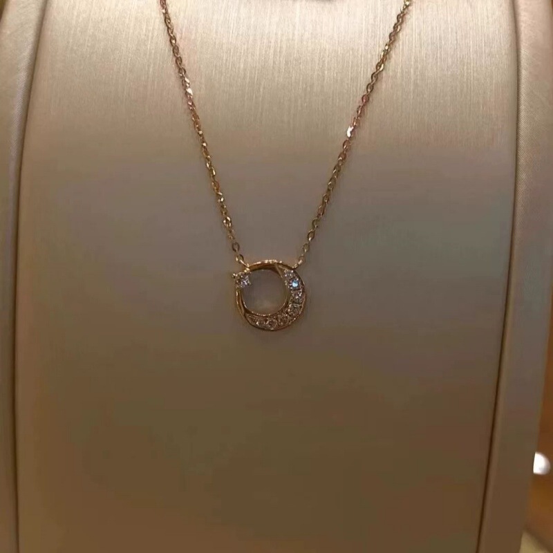 [Geqi] Crescent Moon Necklace Fashion Charm Light Luxury Golden Clavicle Chain Valentine's Day Gift for Girlfriend