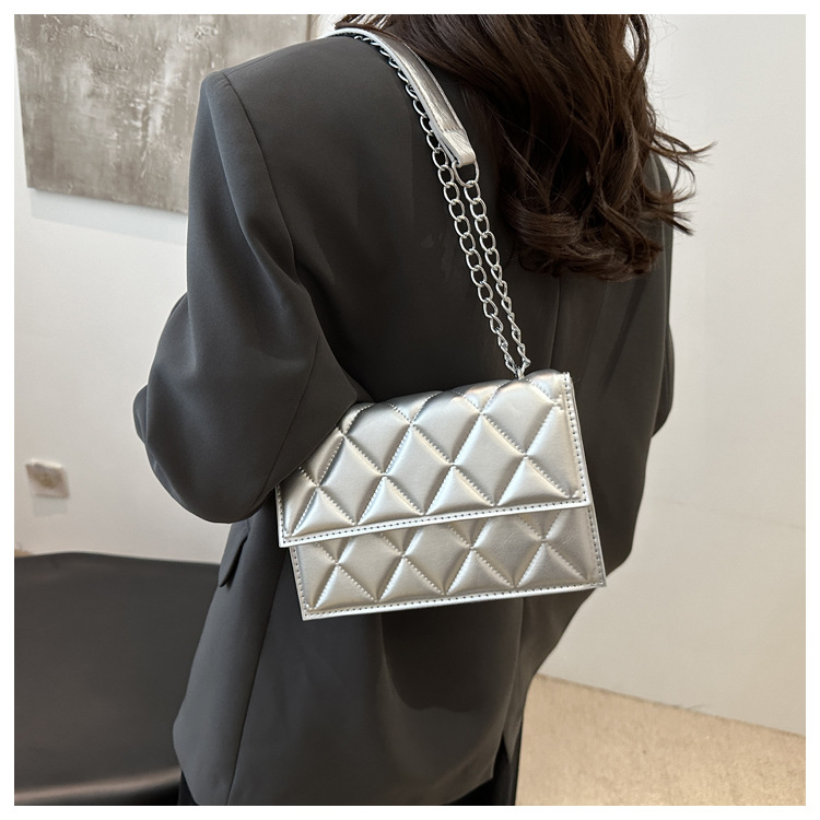 The 2024 autumn new French niche design chain small square bag, a fashionable macaron color single-shoulder crossbody bag undefined