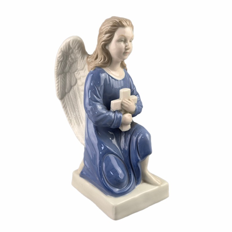 Religión occidental, objetos sagrados, la iglesia de la Virgen José María, estatuas de ángeles, esculturas, artesanías de cerámica, adornos