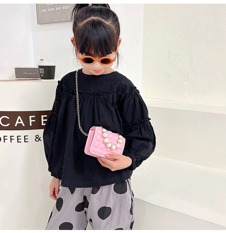 Kid's Mini Mini Pu Leather Solid Color Lingge Streetwear Pearl Square Flip Cover Crossbody Bag display picture 5