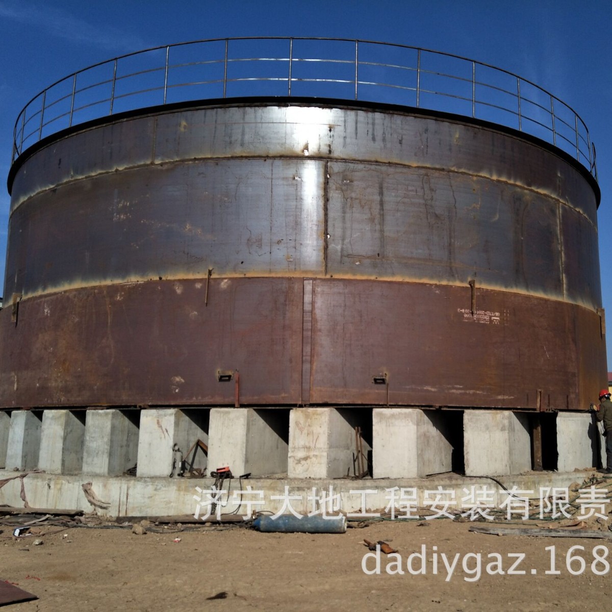济宁大地油罐公司  专业制作安装硫酸储罐
