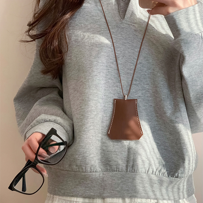 Minimalista para usar accesorios de moda de estilo cóncavo cuello halter mini bolso pequeño diseño exquisito mini bolso de media luna collar mujer
