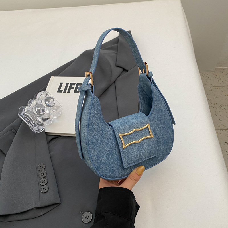 Temperamento simple y de moda 2024 color sólido primavera ocio popular de este año, estilo occidental, bolso portátil de un solo hombro y axila